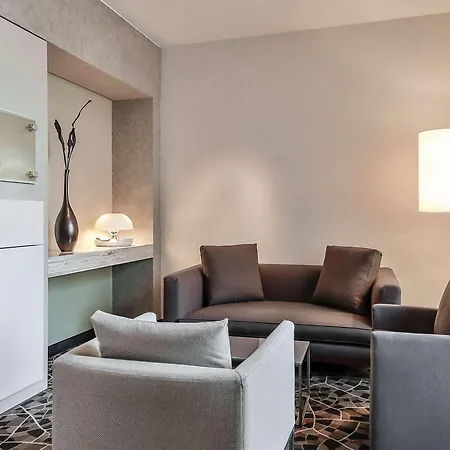 Dorint Am Heumarkt Hotel 4*