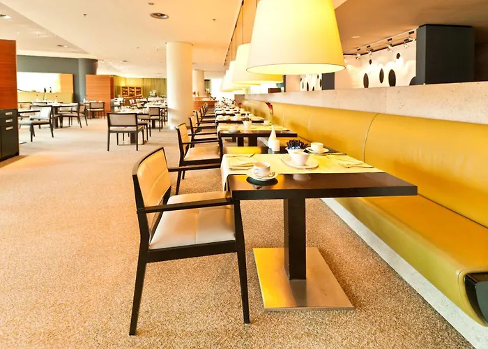 Dorint Am Heumarkt Otel 4*