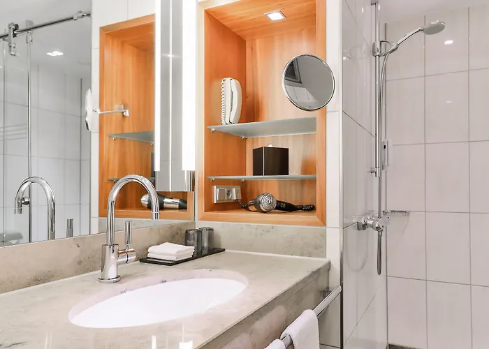 Dorint Am Heumarkt Otel 4*