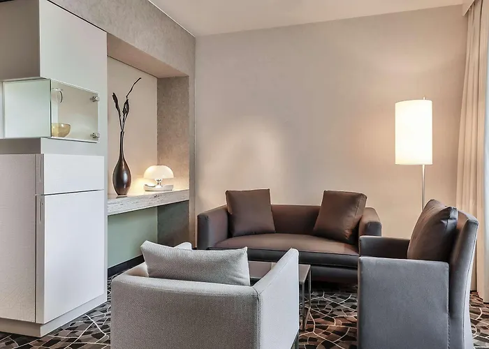 Dorint Am Heumarkt Otel 4*