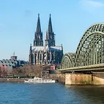 Dorint Am Heumarkt Отель