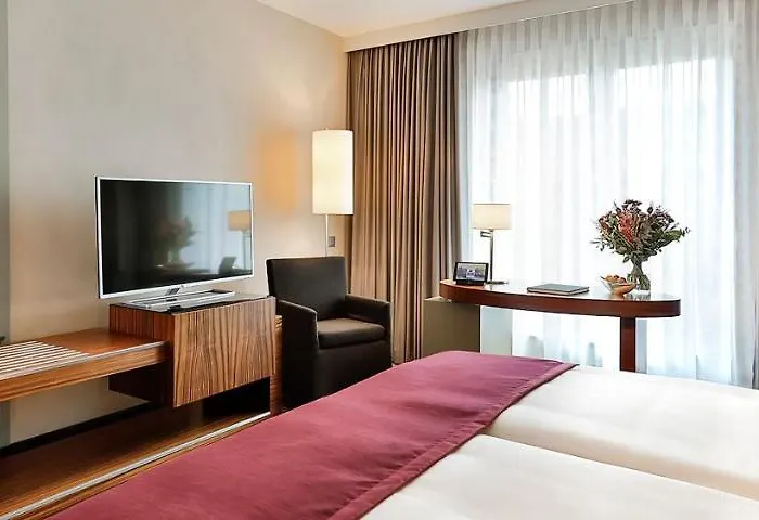 Hotel Dorint Am Heumarkt 4*