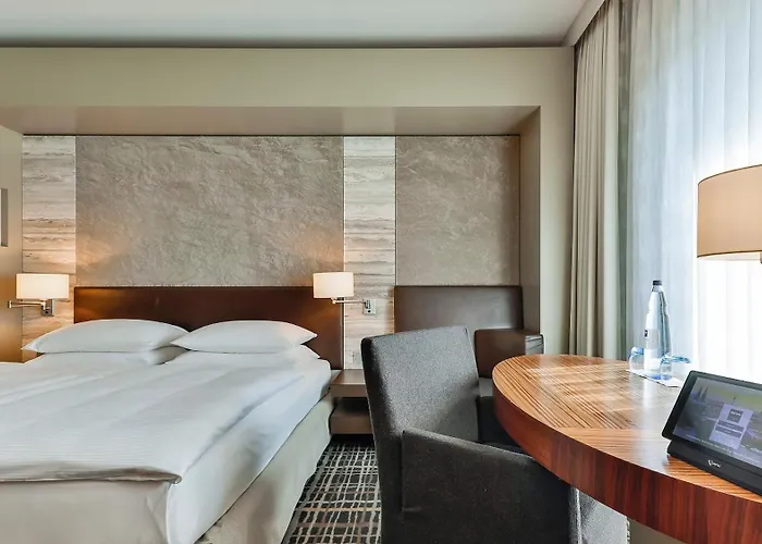 Hotel Dorint Am Heumarkt 4*