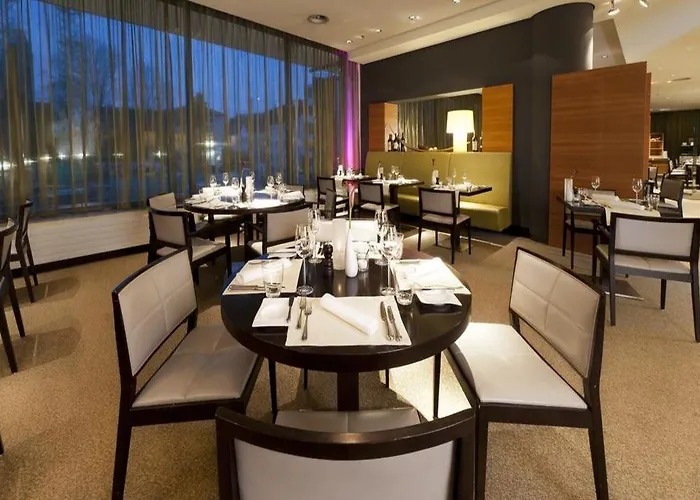 Hotel Dorint Am Heumarkt 4*