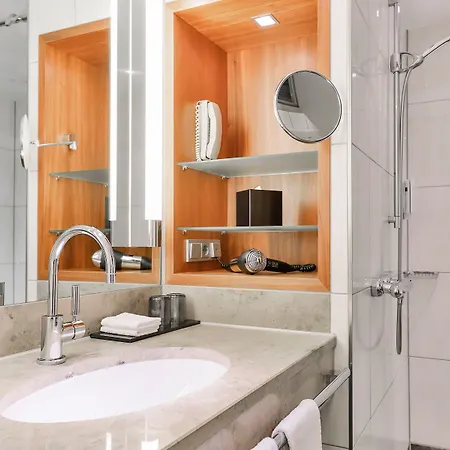 Dorint Am Heumarkt Hotel 4*