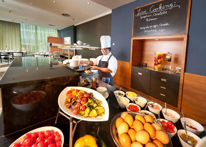 Hotel Dorint Am Heumarkt 4*