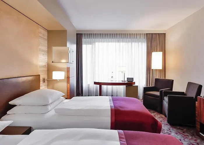 Hotel Dorint Am Heumarkt 4*